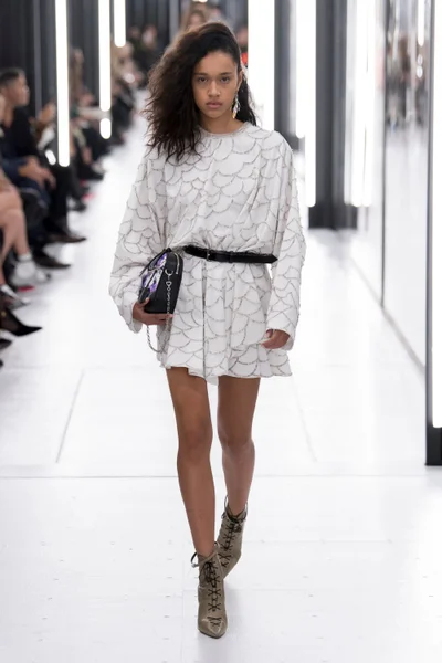 Look 27